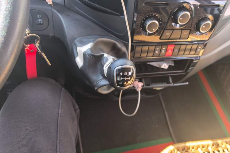 Used Iveco Eurocargo 2021 2.0T Manual Super-Rui Short Wheelbase Low-Roof Side-Hinged Door F1A