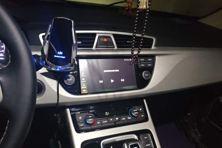 Used Geely Auto Emgrand X7 Sport 2020 1.8TD DCT Two-Wheel Drive Smart Connect 4G-Enabled Version Audio And AC Panel