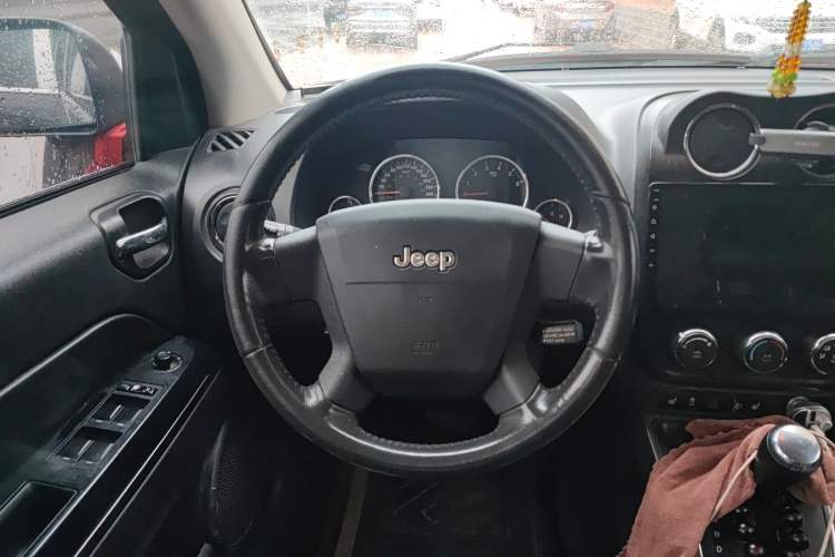 Used Jeep Compass 2010 2.4L four-wheel drive sport version
