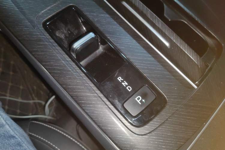 Used Venucia V DD-i 2023 60km iD Version
