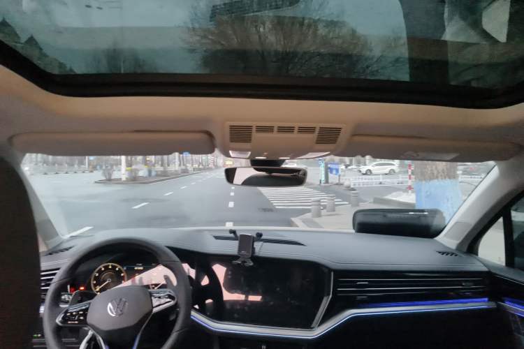 Used Volkswagen Touareg 2022 3.0 TSI Luxury Edition Black Diamond Sport Package Headliner