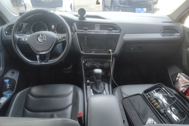 Used Volkswagen Tiguan L 2019 Revised 330TSI Automatic Two-Wheel Drive Smart & Luxury Edition China VI Standard Center Console