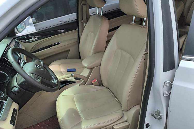 Used Baojun 730 2016 1.5T Manual Comfort Version 7 Seats Left Front Seat