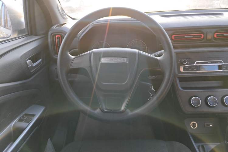 Used Dongfeng Fengon 380 2022 1.5L Comfort-Class Passenger Vehicle (Steel Spring) with 7 Seats
