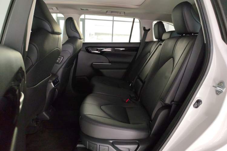 Used Toyota Highlander 2024 2.5L Smart Electric Hybrid Dual-Motor All-Wheel-Drive Luxury 7-Seater