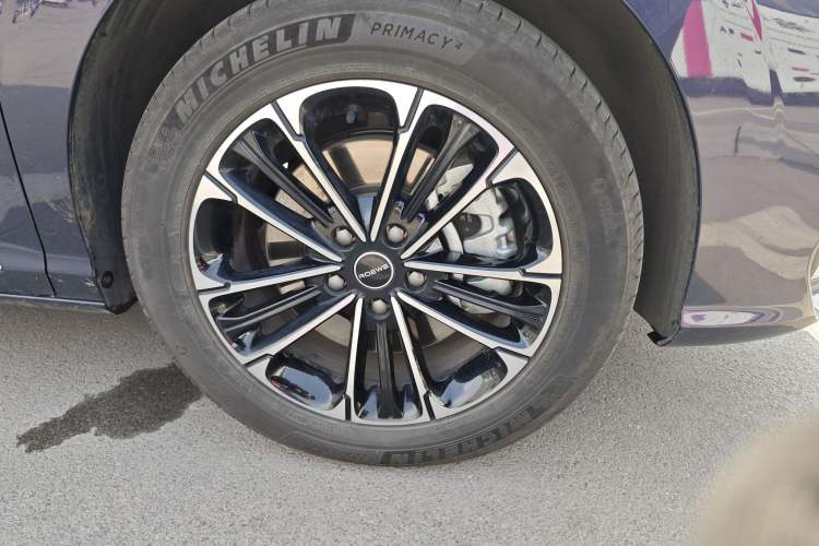 Used Roewe iMAX8 2022 400TGI Celebration Edition Right Front Wheel Hub