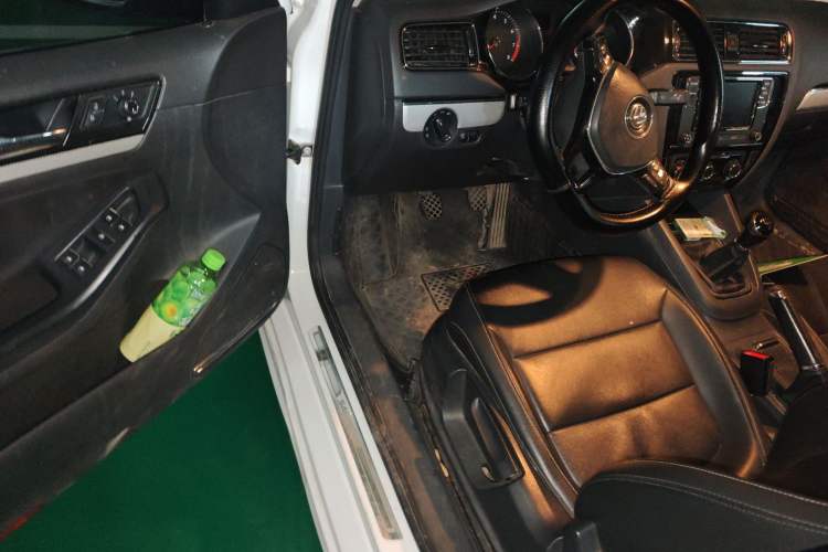 Used Volkswagen Sagitar 2017 1.6L Manual Comfort Model Driver Seat