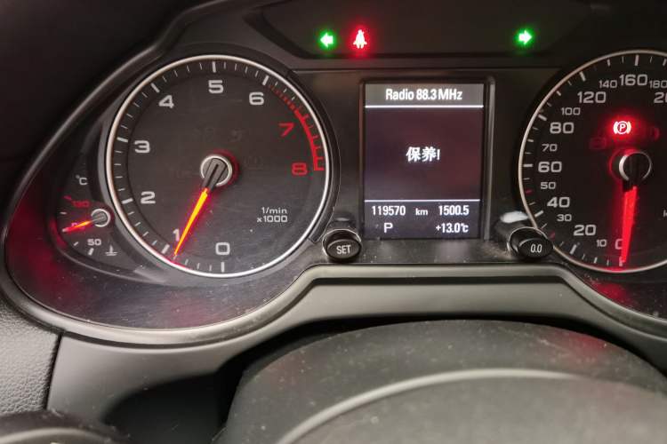 Used Audi Q5 2017 40 TFSI Ambition Edition Odometer Close Up