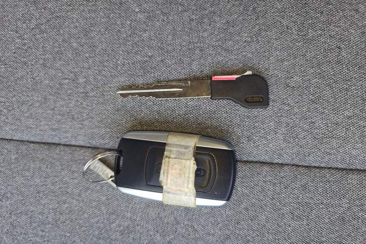 Used Ruichi EC75 2025 Model Passenger Vehicle Smart Driving Ultra-Charging Edition, Pioneer Type I, 52.16 kWh