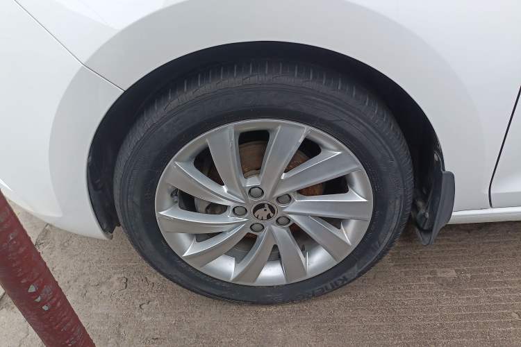 Used Skoda Rapid 2018 1.6L Manual Comfort Edition Exterior 4