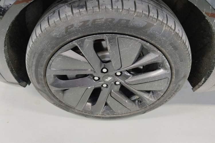 Used Li Auto L9 2023 Pro Model Left Front Wheel Hub