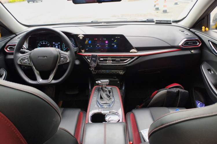 Used CHANGAN OSHAN X5 2021 Revised Version 1.5T DCT Luxury Edition Center Console