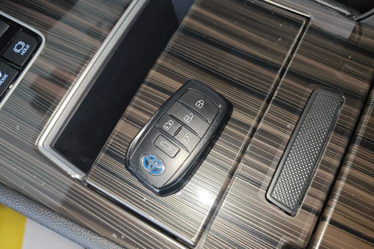 Used Toyota Sienna 2021 2.5L Hybrid Platinum Edition