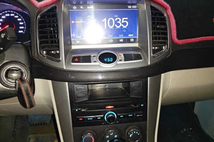 Used Chevrolet Captiva 2015 2.4L Two-Wheel Drive Urban Version 5 Seats Audio And AC Panel