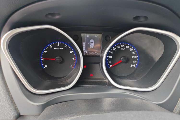 Used Geely Auto GX7 2014 2.0L Automatic Prestige Edition Odometer Close Up