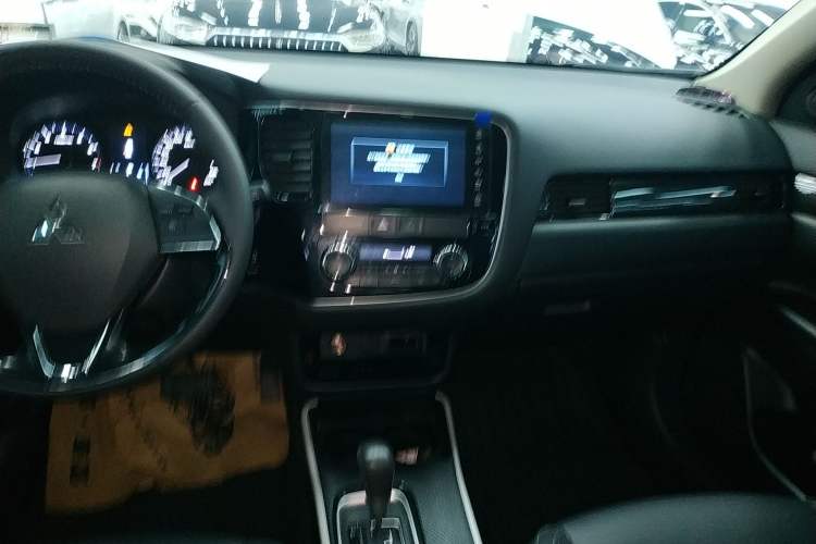 Used Mitsubishi Outlander 2019 2.0L Two-Wheel Drive Comfort Edition 5 Seats China VI Standard