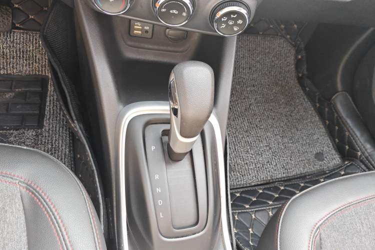 Used Chevrolet Trax 2019 Redline 325T Automatic Fun Edition China VI Standard Gear Lever