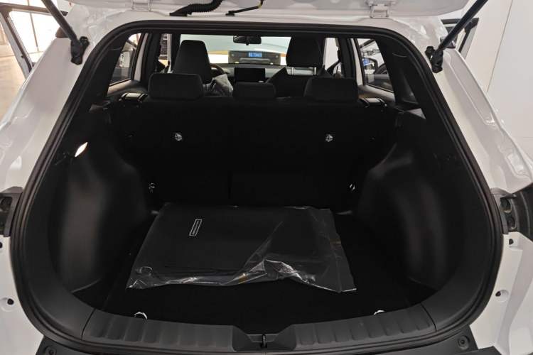 Used Toyota Corolla Cross 2026 Model 2.0L Pioneer Edition
