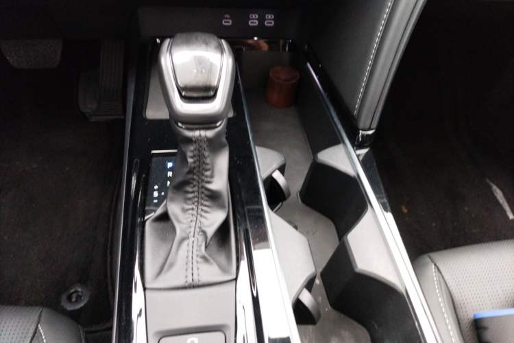 Used Toyota Camry 2024 Dual-Engine 2.5HG Prestige Edition