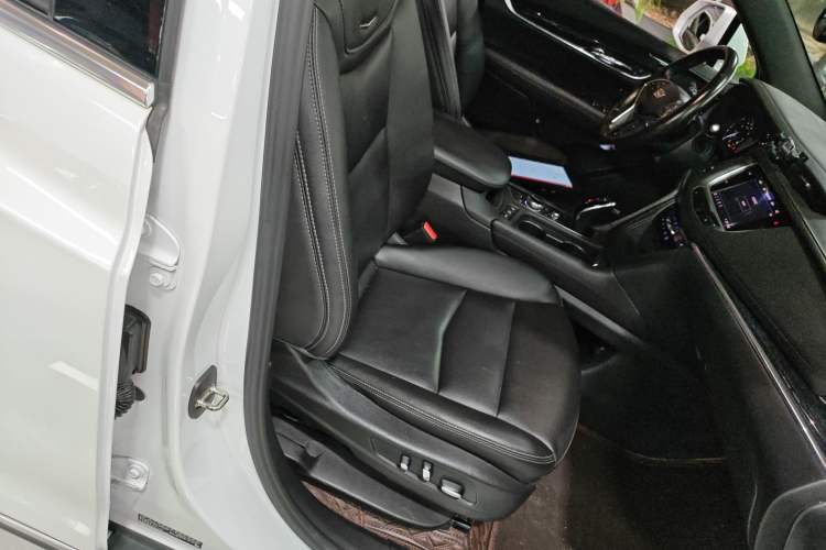 Used Cadillac XT5 2022 2.0T Two-Wheel Drive Luxury Version