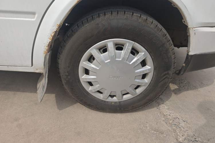 Used JMC Transit 2017 2.8T Commercial Version Short Wheelbase Mid-Roof 6/7/8-Seater JX493 Right Front Wheel Hub