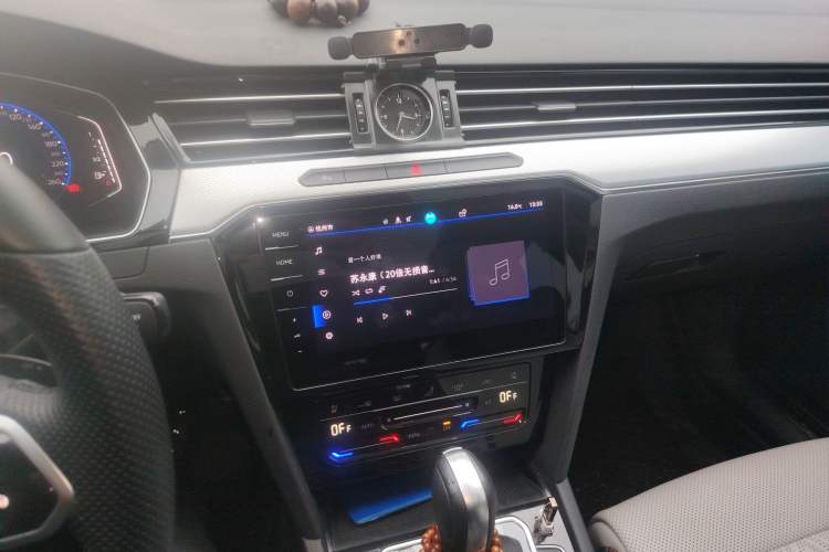 Used Volkswagen Magotan 2023 2 Million Units Commemorative Edition 330TSI DSG Luxury Version Audio And AC Panel