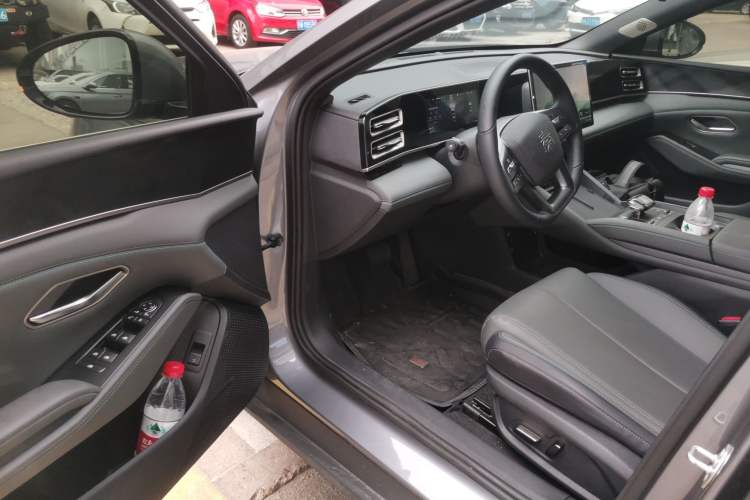 Used BYD Qin L 2025 DM-i Smart Drive 120KM Leading Model