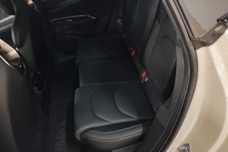 Used Xiaomi Auto SU7 2024 Rear-Drive Ultra-Long Range Advanced Pro-Level Intelligent Driving Version Left Rear Seat