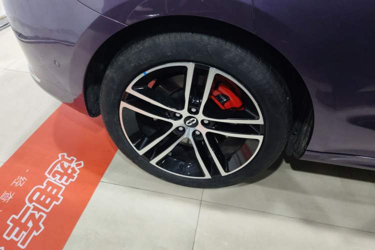 Used Hima AITO M5 2025 Extended-Range Ultra All-Wheel-Drive Version Right Rear Wheel Hub