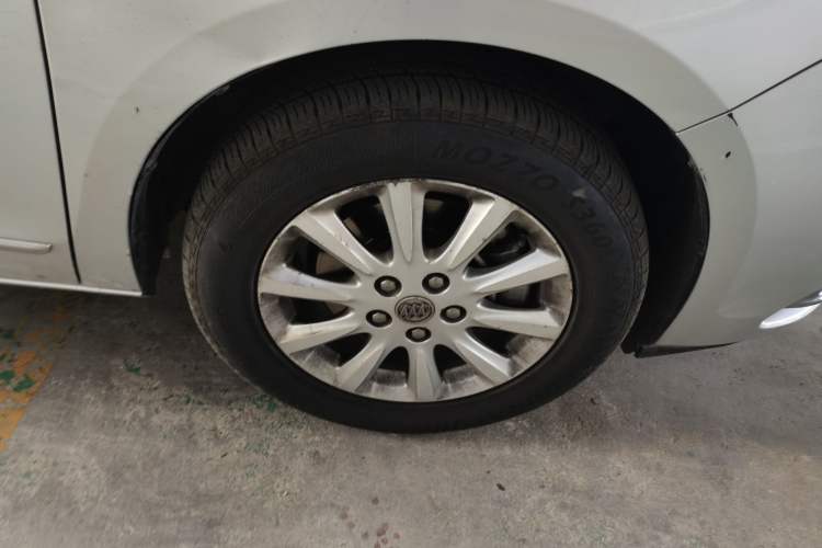 Used Buick GL8 2013 3.0L XT Luxury Business Flagship Edition Right Front Wheel Hub