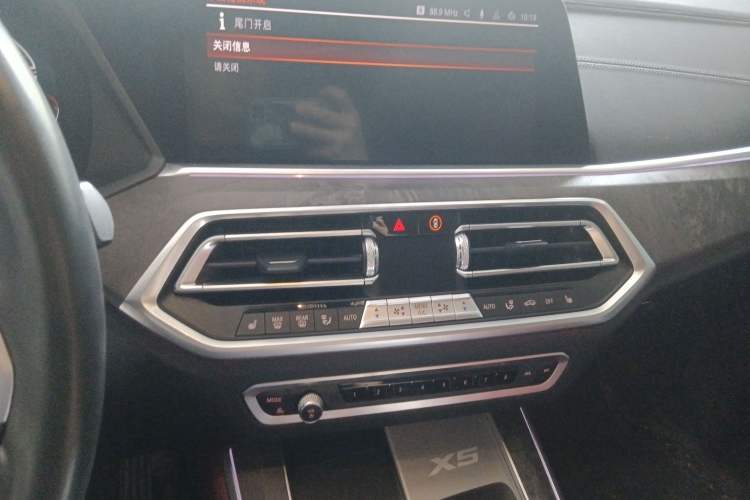 Used BMW X5 2022 xDrive 30Li Luxury M Sport Package Audio And AC Panel