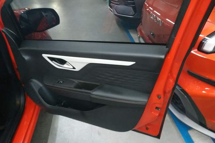 Used SOL E10X 2021 302 km Range Fashion Edition 31.4 kWh
