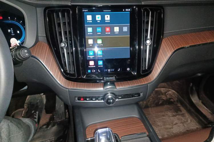 Used Volvo XC60 2023 B5 4x4 Smart Luxury Edition
