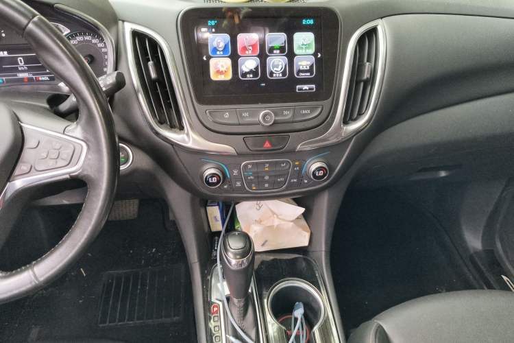 Used Chevrolet Equinox 2017 550T Automatic All-Wheel-Drive Top-Tier Version Audio And AC Panel