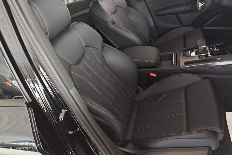 Used Audi Q5L 2025 quattro 45th Anniversary Edition 45 TFSI Luxury Dynamic Model
