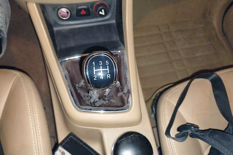 Used Baojun 730 2014 1.5L manual Comfort ESP version 7 seats Gear Lever