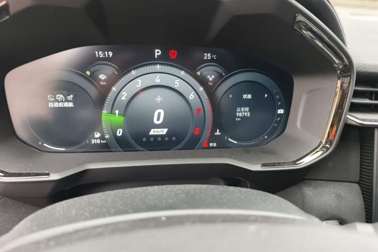 Used Lynk & Co 05 2020 2.0TD Four-Wheel Drive HypeHalo Odometer Close Up