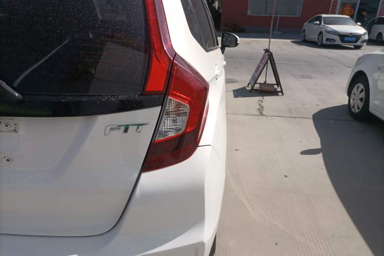 Used Honda Fit 2018 1.5L CVT Comfort Version Exterior 3