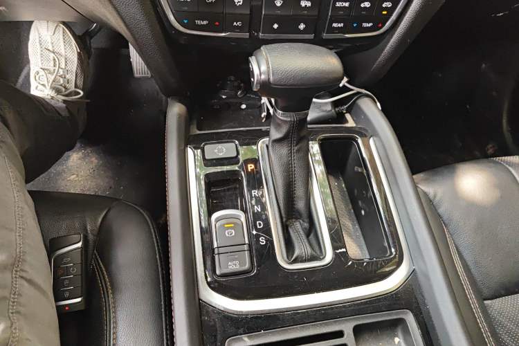 Used GAC Trumpchi GS8 2017 320T Two-Wheel Drive Luxury Edition (7 Seats) Gear Lever