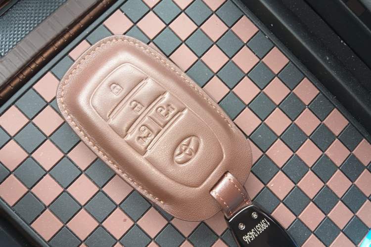 Used Toyota Sienna 2026 Model 2.5L Dual-Engine Two-Wheel-Drive Comfort Edition