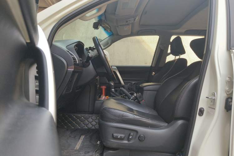 Used Toyota Prado 2019 3.5L Automatic TX-L Deluxe Edition with Rear-Mounted Spare Tire Left Front Seat