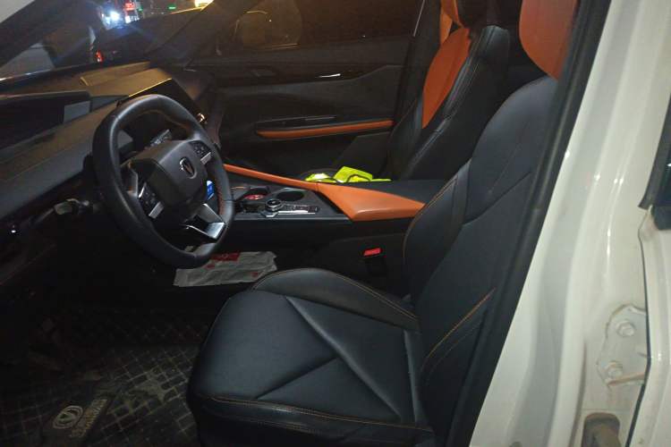 Used Changan UNI-V 2022 1.5T Prestige Version
