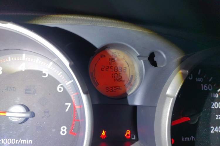 Used Nissan Qashqai 2010 20X LE CVT 2WD Odometer Close Up