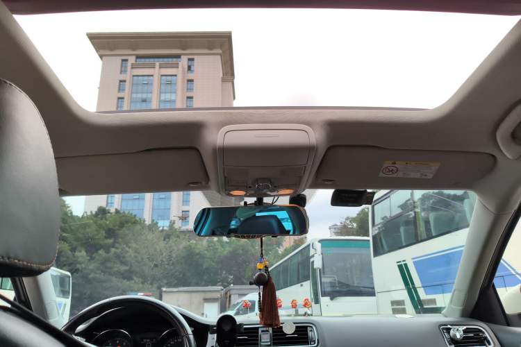 Used Volkswagen Sagitar 2015 230TSI Automatic Luxury Model
