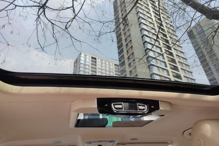 Used Mercedes-Benz V-Class 2021 V 260 Avantgarde Edition