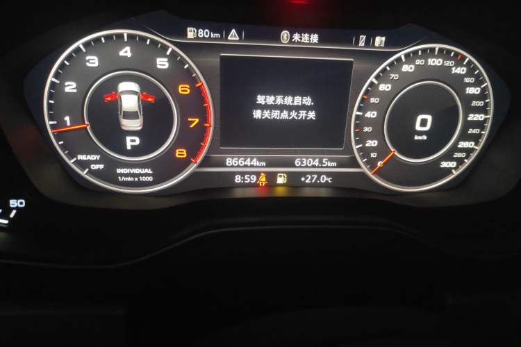Used Audi A4L 2019 40 TFSI Fashion Version China V Odometer Close Up