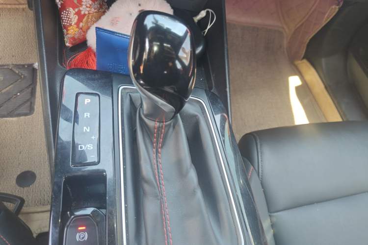 Used MG 5 2021 180 DVVT CVT Youth Luxury Edition Gear Lever