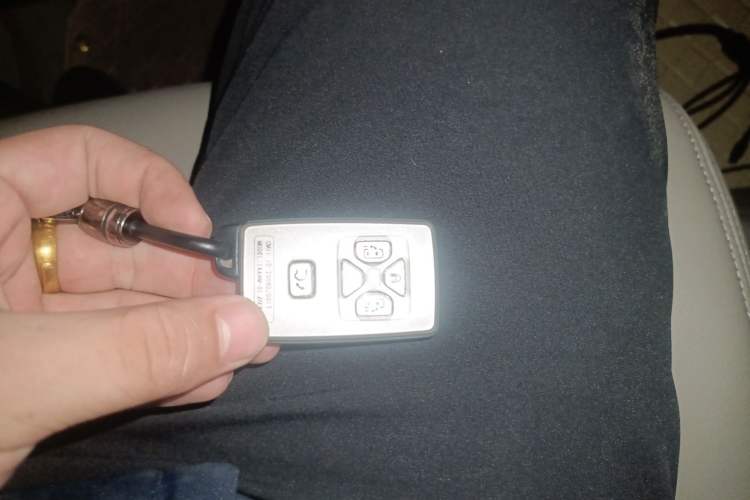 Used Toyota Previa 2006 2.4L 7-Seater Luxury Edition Vehicle Key