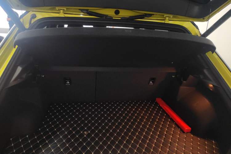 Used Volkswagen T-ROC 2023 300TSI DSG Two-Wheel Drive Starlight Edition