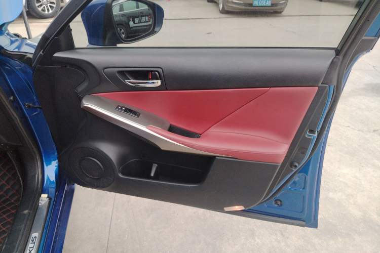 Used Lexus IS 2015 200t F SPORT
